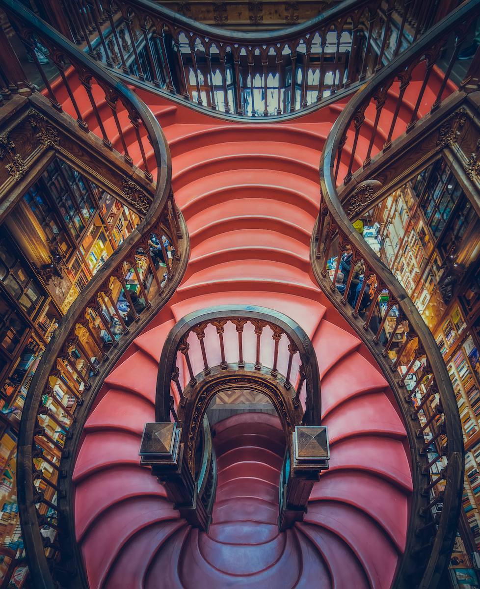 Escalera de la libreria lello en oporto