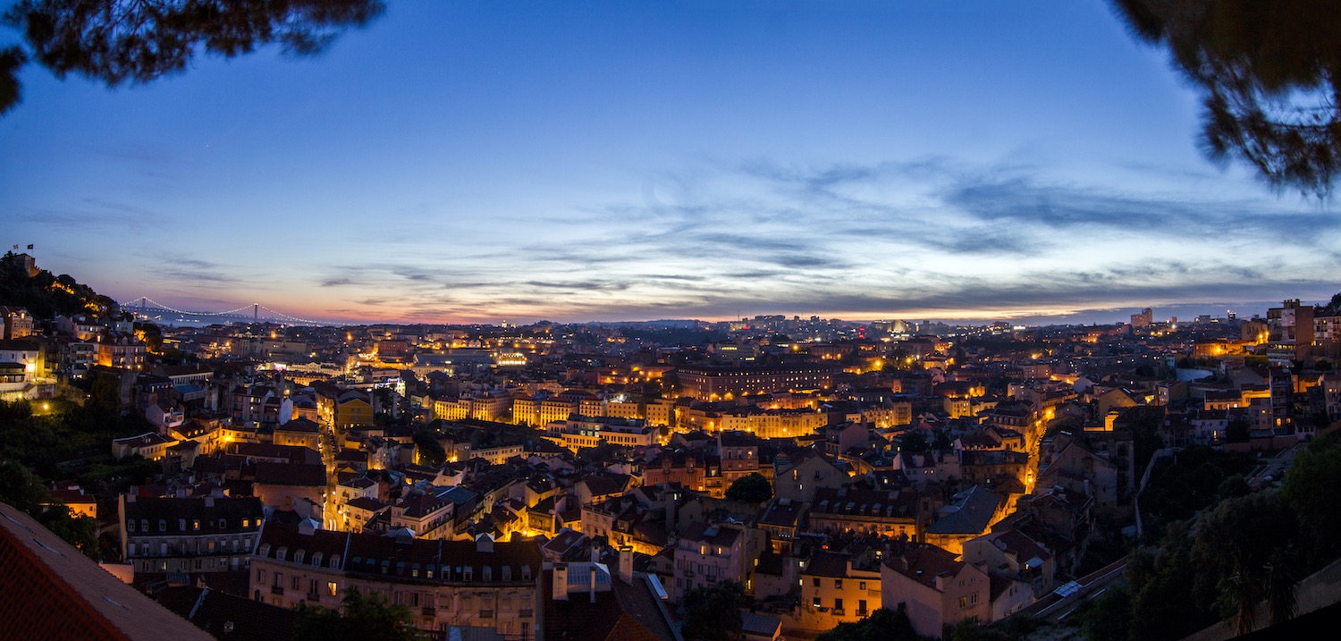 Mirador de Graça por la noche