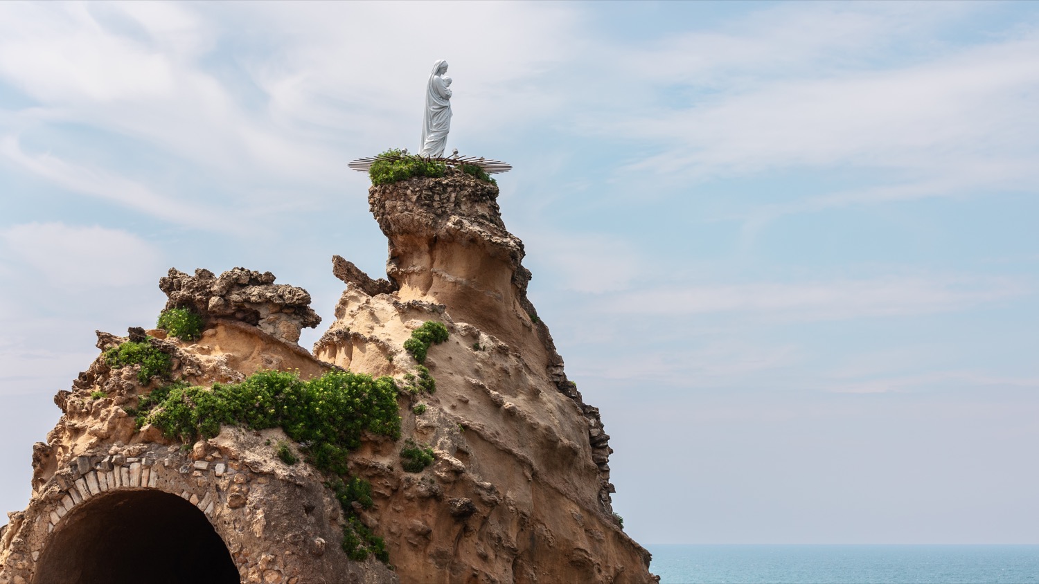 Estatua de la Virgen en Biarritz