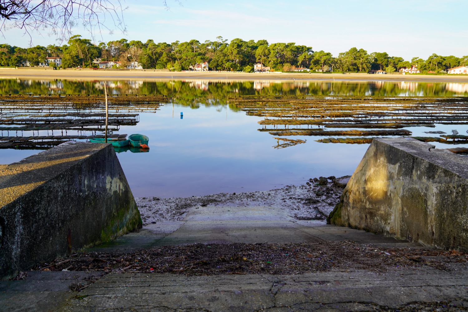 Acceso al lago de cultivo de ostras instalado en el canal de hossegor