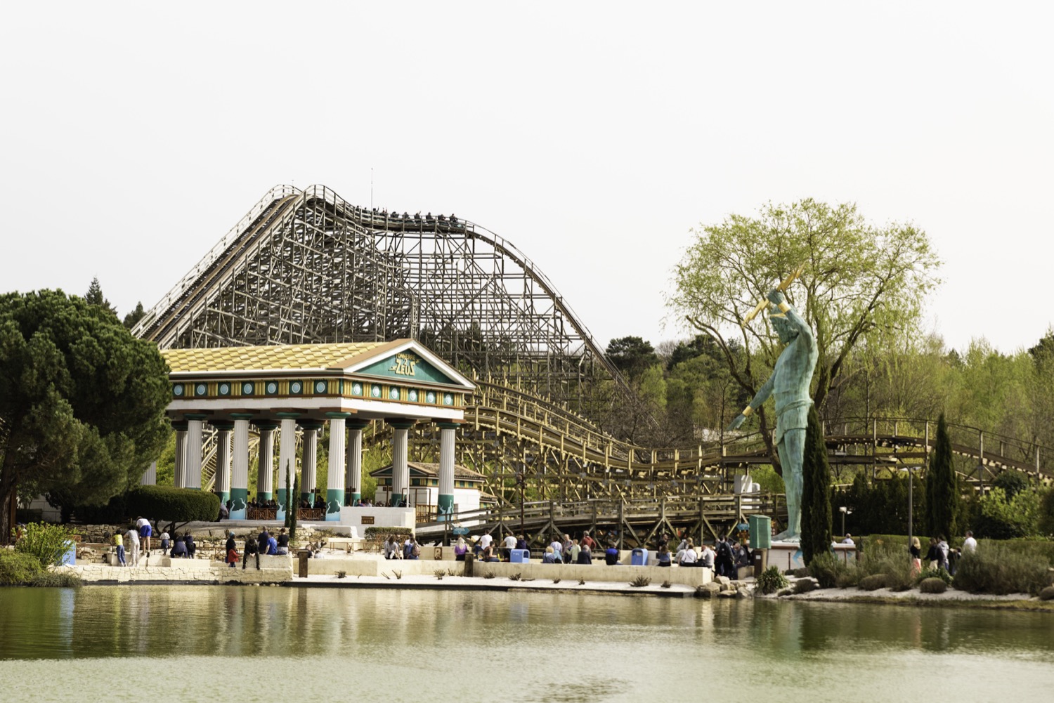 montaña rusa en parc asterix