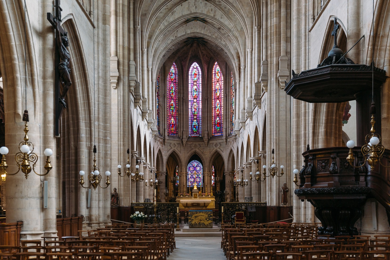 Interior Iglesia Saint Germain