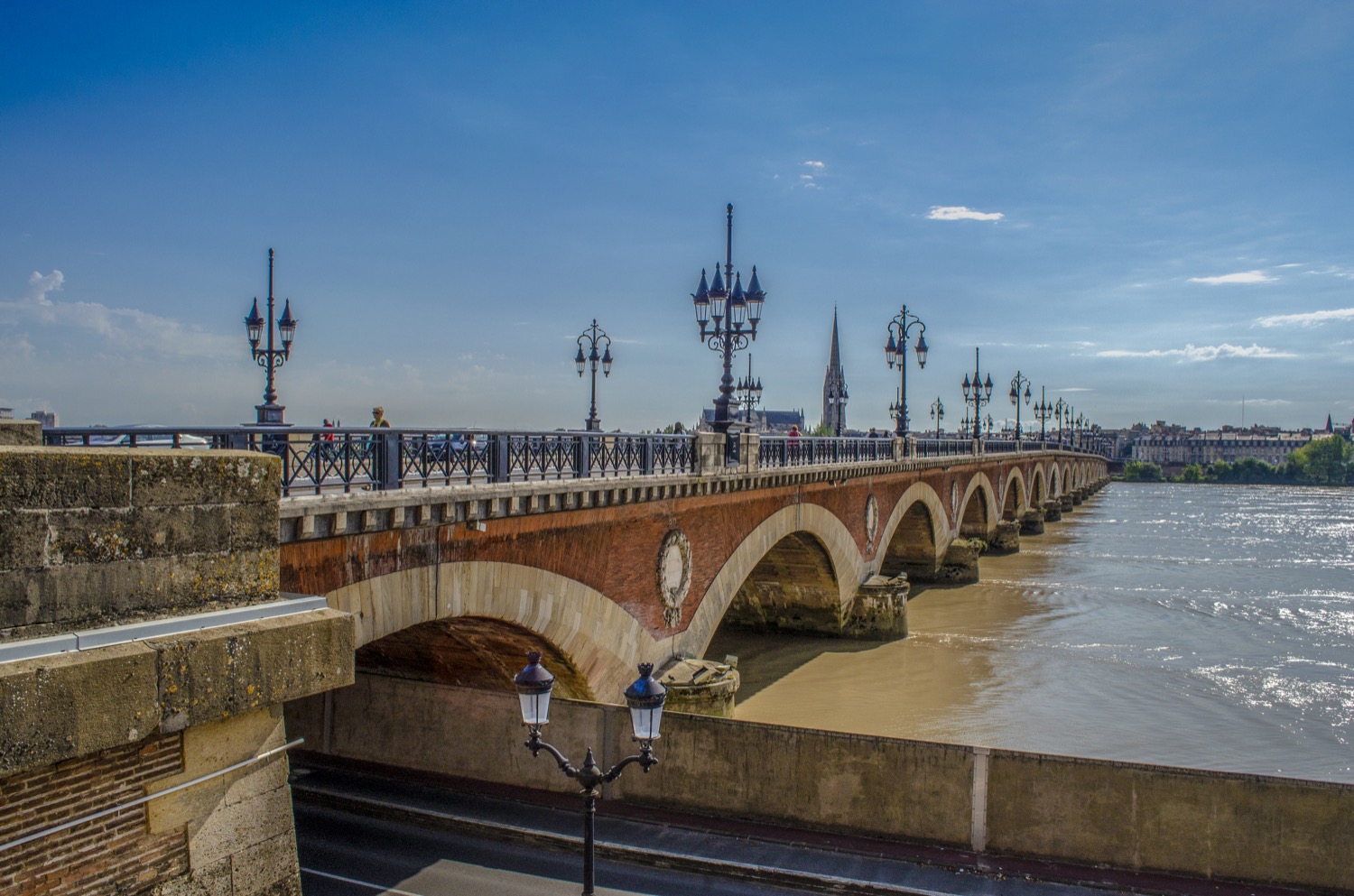 Pont de pierre viejo