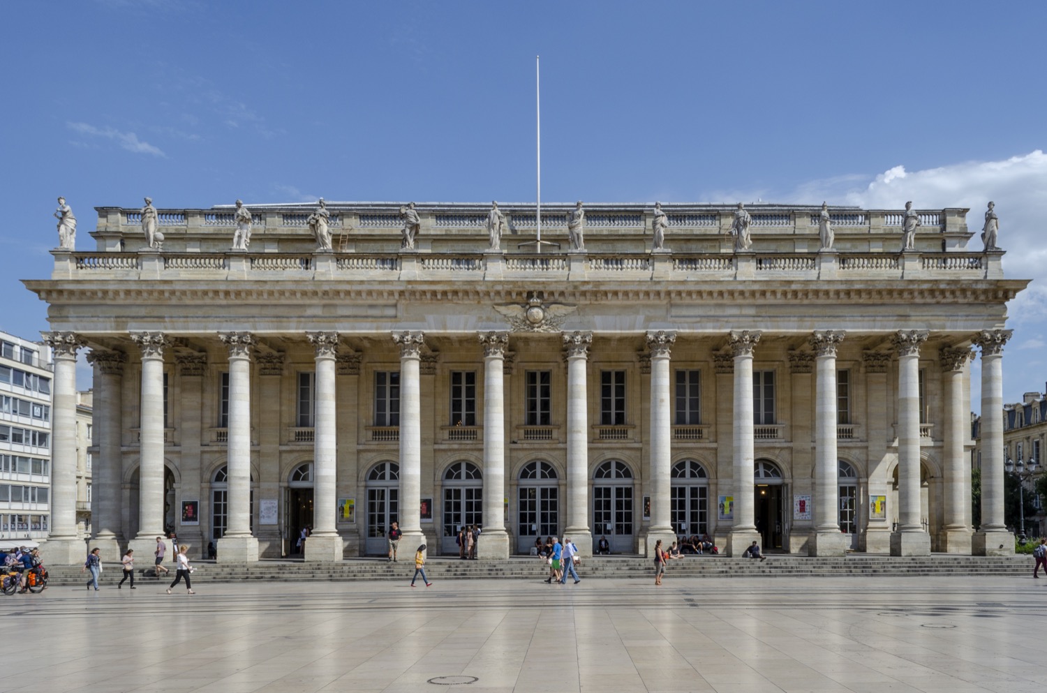 Fachada de la ópera de burdeos en francia