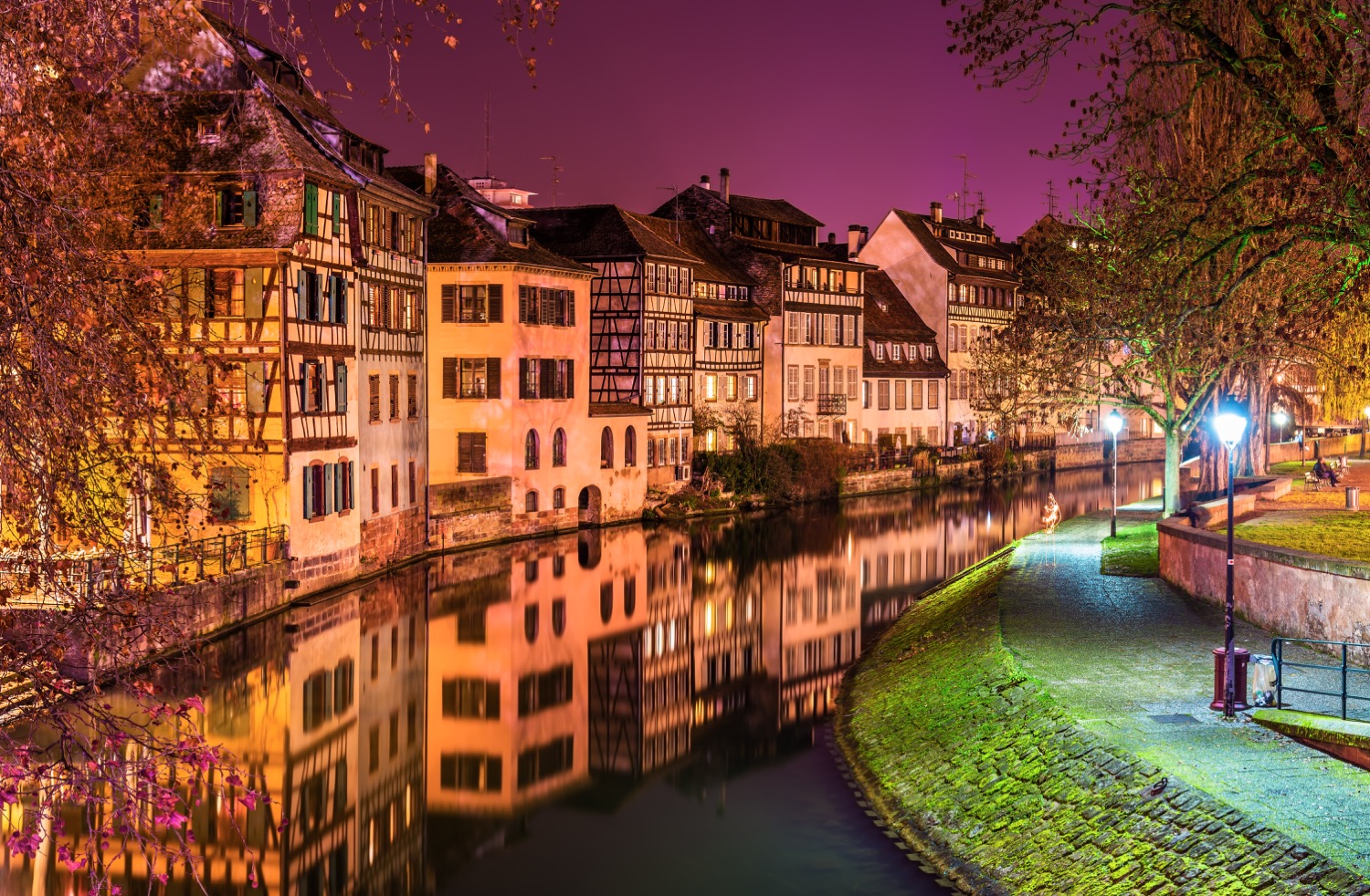 Canal de Estrasburgo por la noche