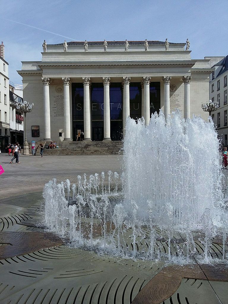 fuente de plaza graslin