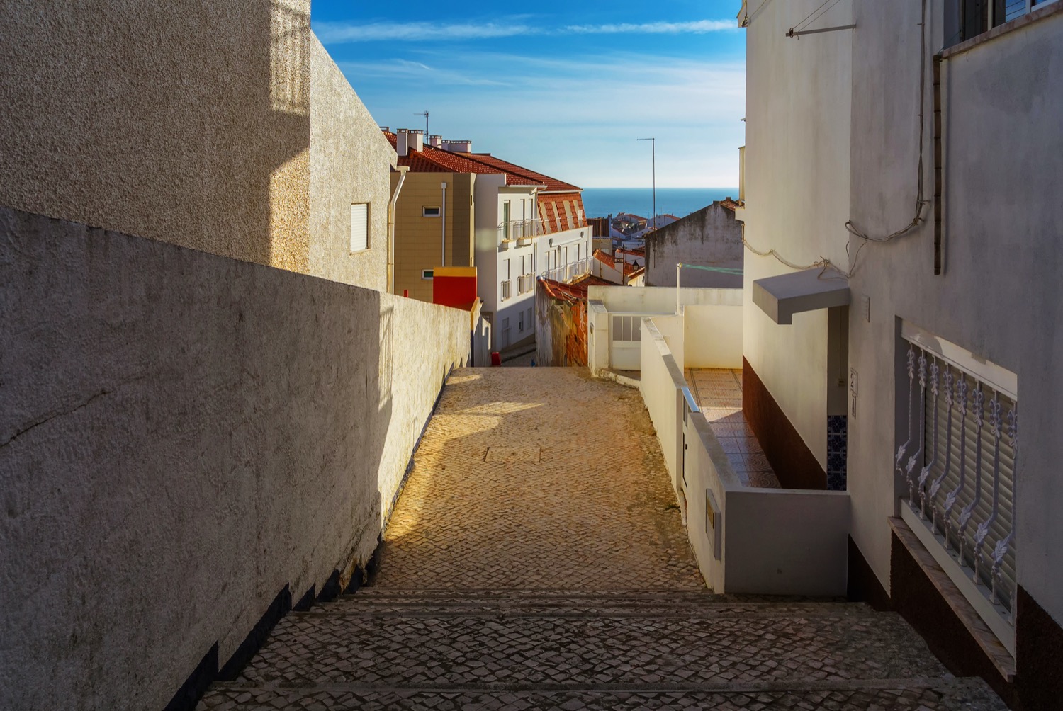 Calle estrecha en Nazaré