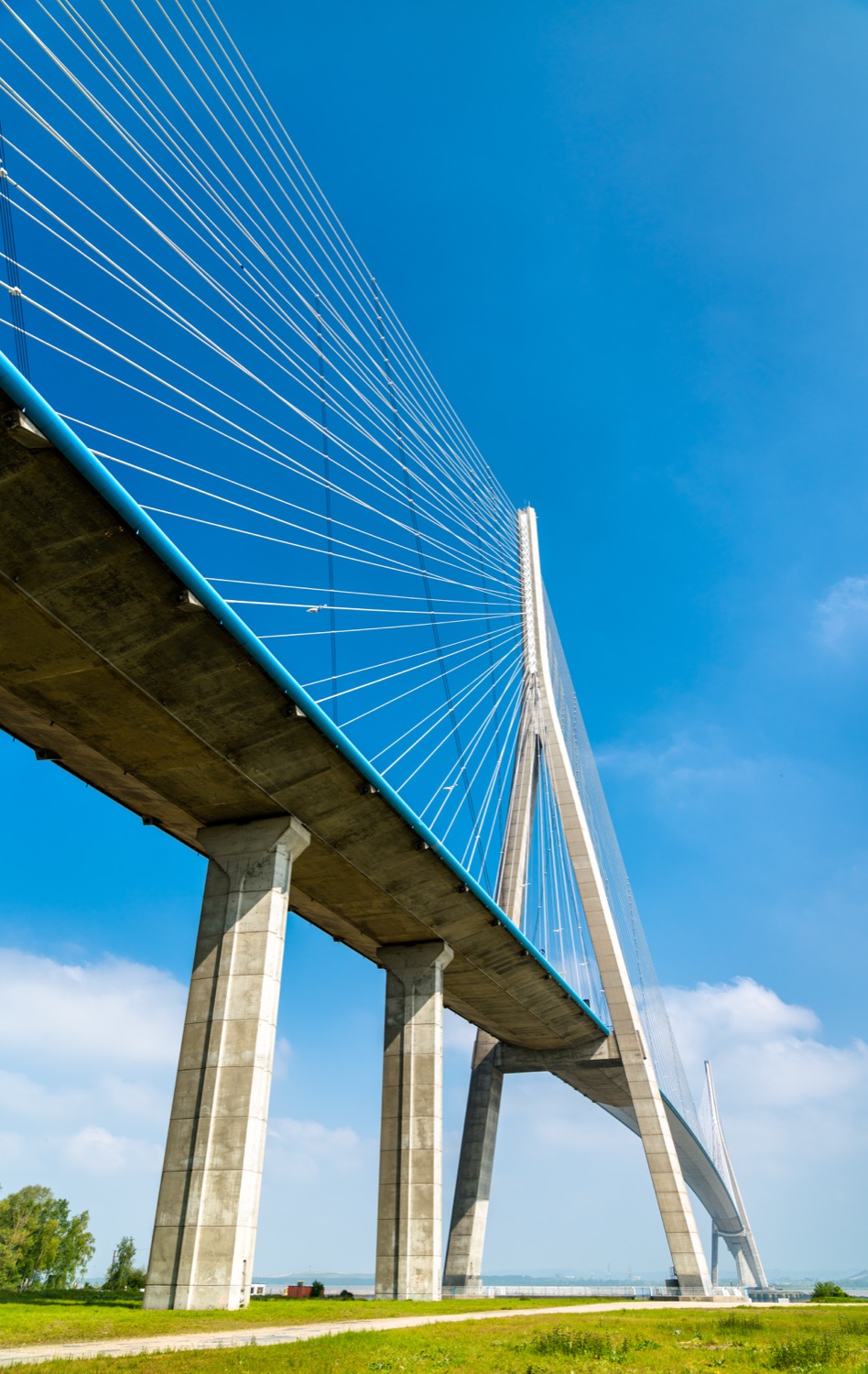 Puente de normandía desde abajo