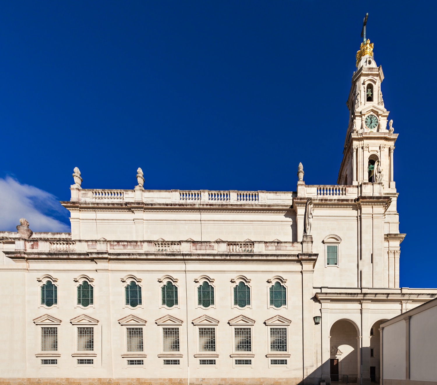 lateral del santuario de fátima